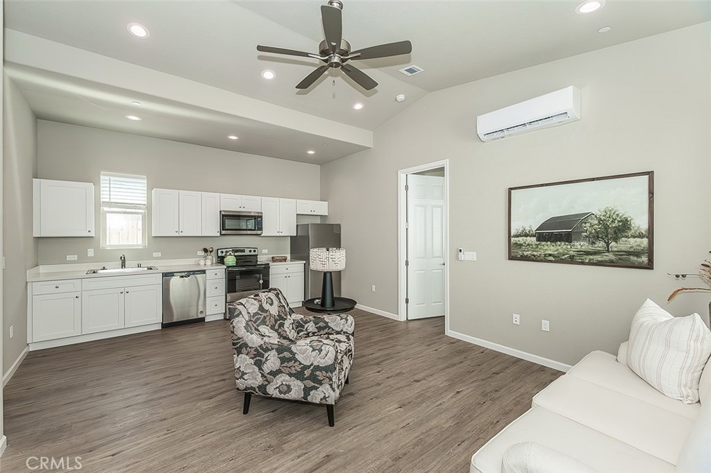 6008 E Sussex Way Property Photo 43