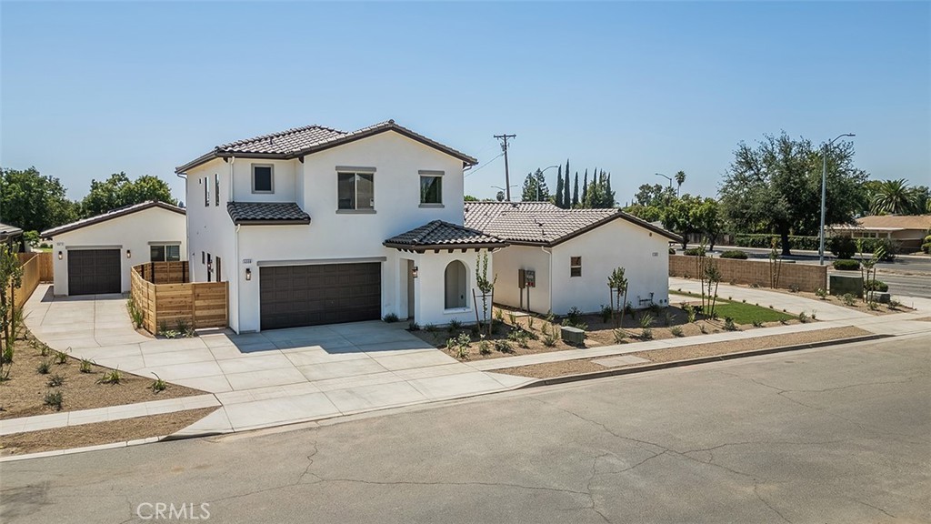 6008 E Sussex Way Property Photo 56