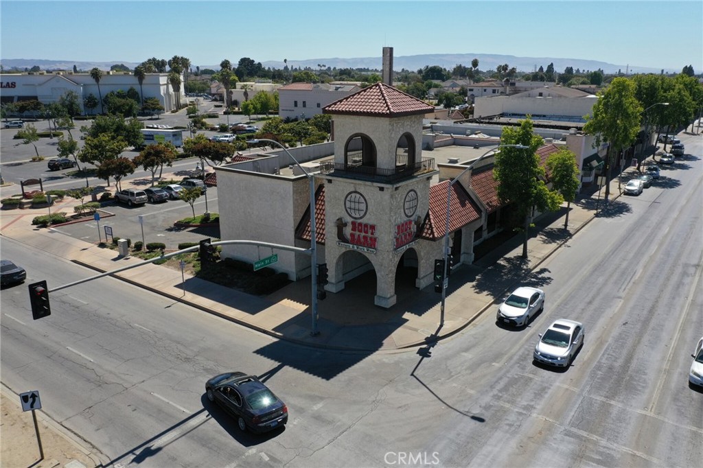 101 N Broadway Property Photo