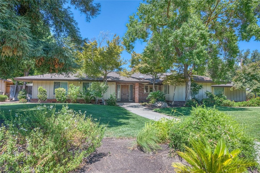 1590 W Escalon Avenue Property Photo 1