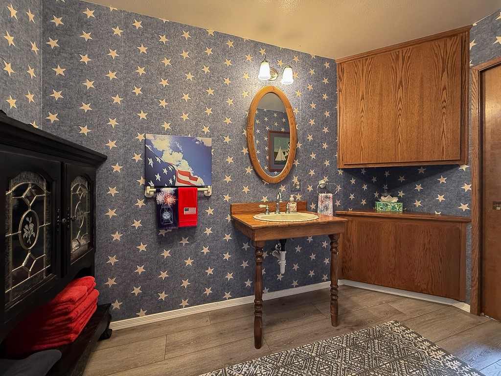 1570 Richard Property Photo 47