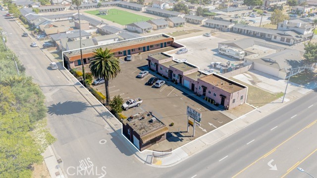 1330 N Broadway Property Photo 1