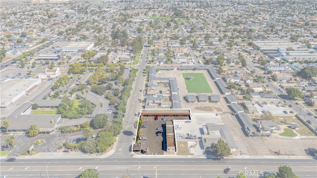1330 N Broadway Property Photo 2