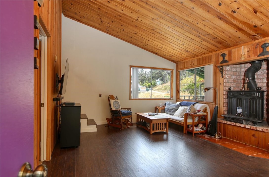 910 Sheffield Street Property Photo 2