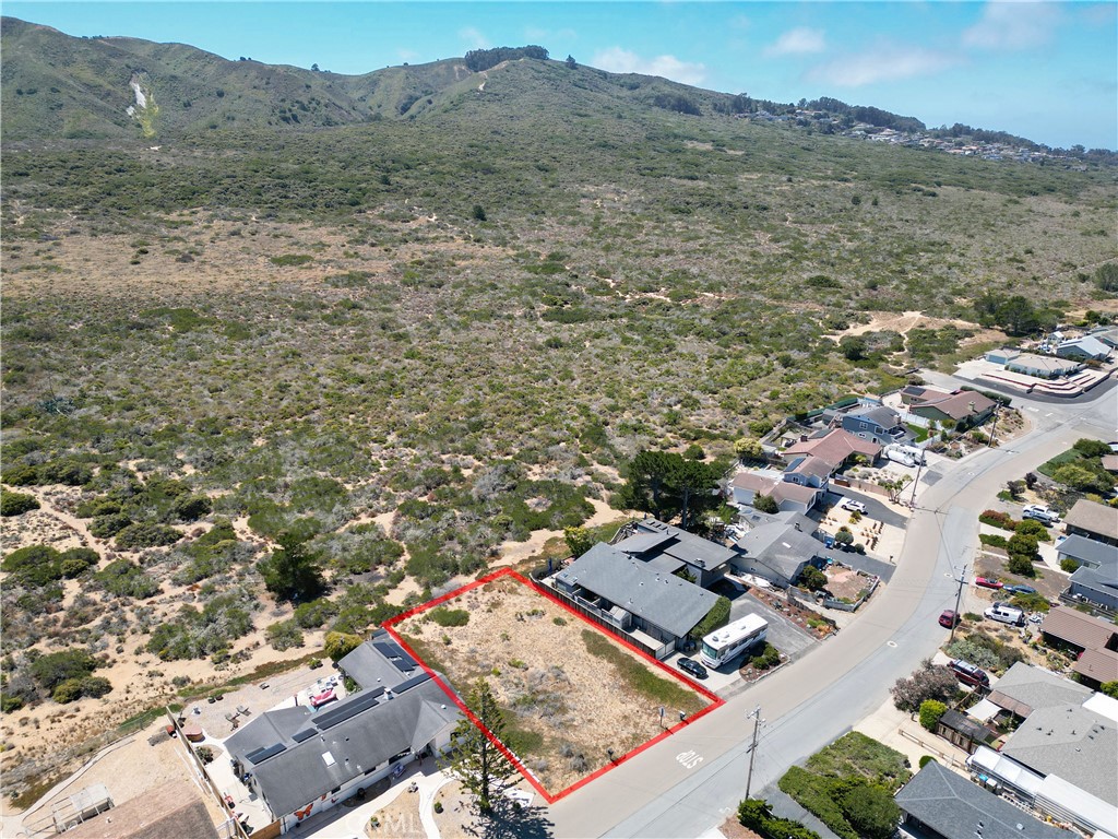 915 Highland Drive Property Photo 3