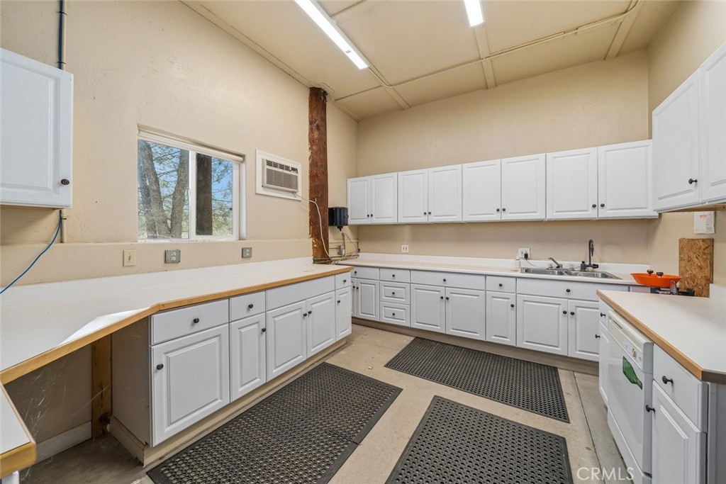 535 Calf Canyon Highway Property Photo 15
