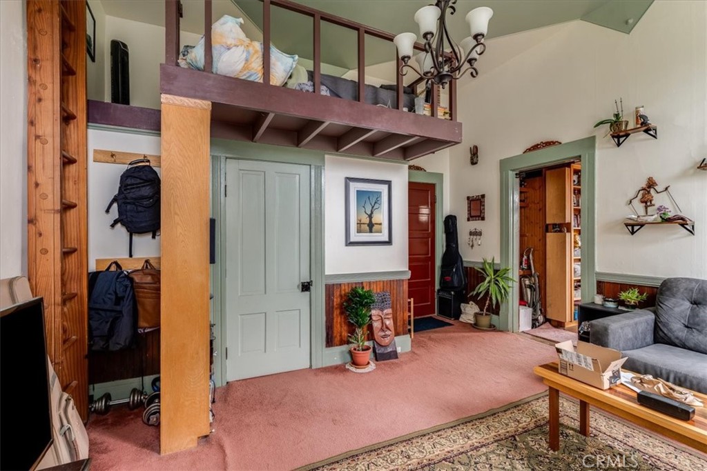 687 Islay 1-9 Property Photo 21