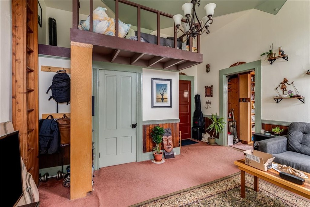 687 Islay 1-9 Property Photo 21