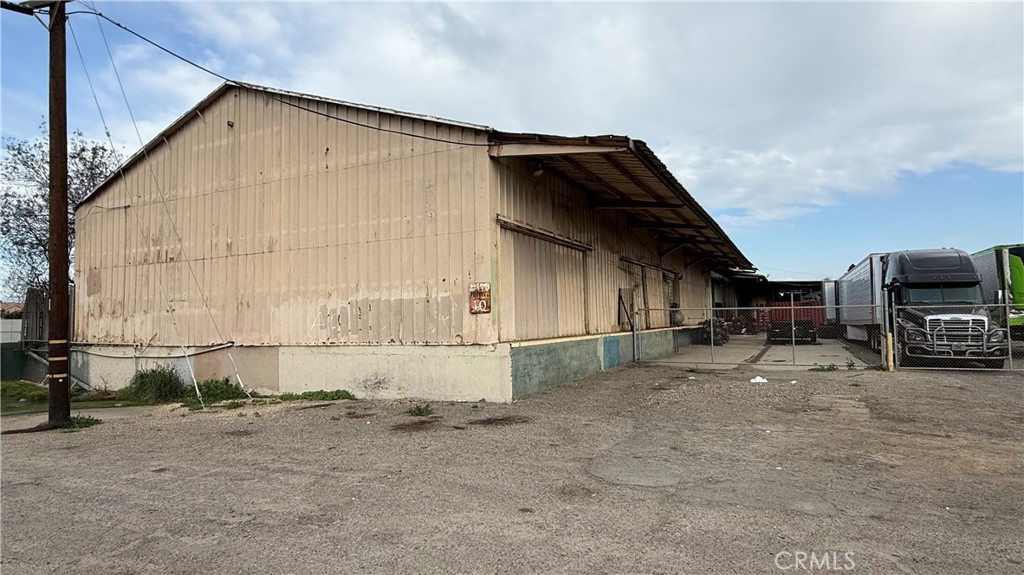714 S Blosser Property Photo 3