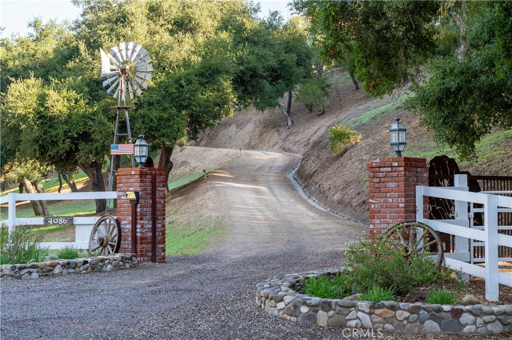 4086 E Oak Trail Road Property Photo 5