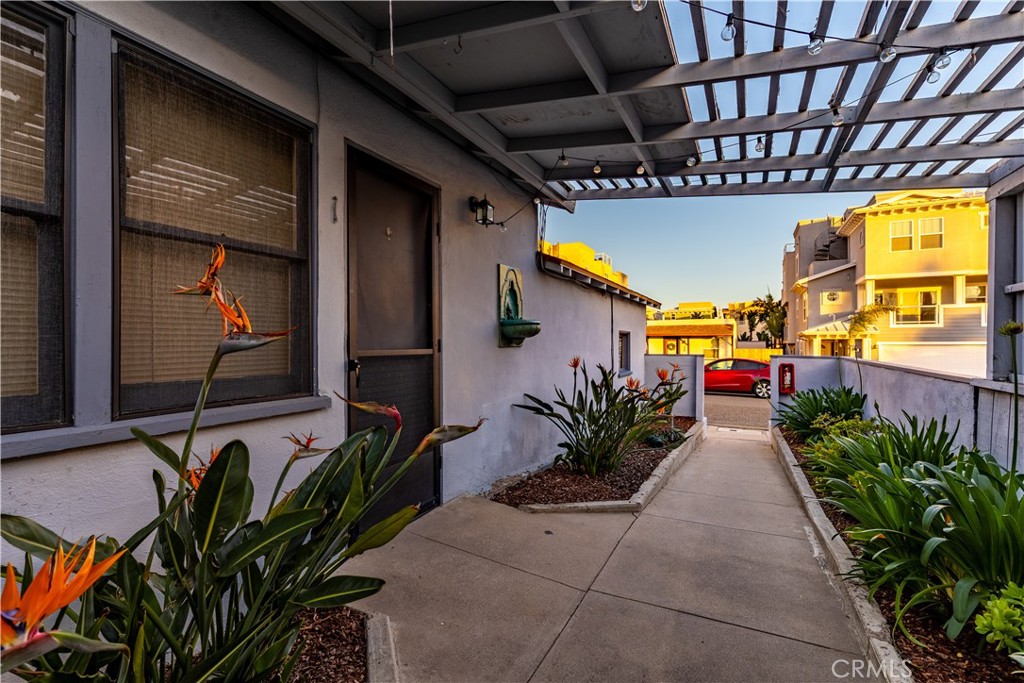 351 San Luis Ave Property Photo 6