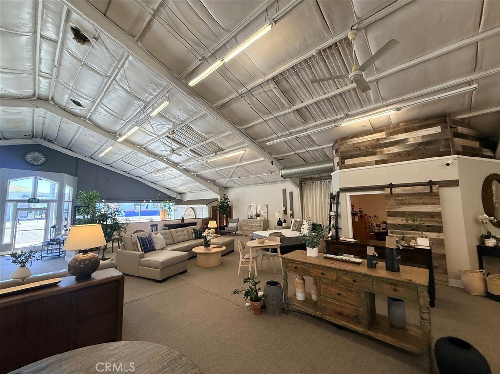 140 South Property Photo 15