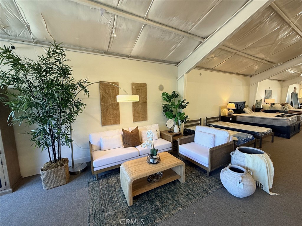 140 South Property Photo 16