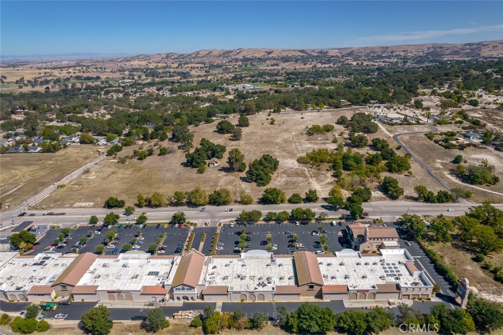 2115 El Camino Real Property Photo 3