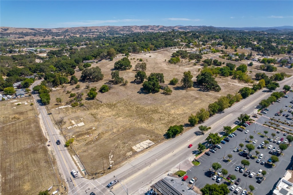 2115 El Camino Real Property Photo 4
