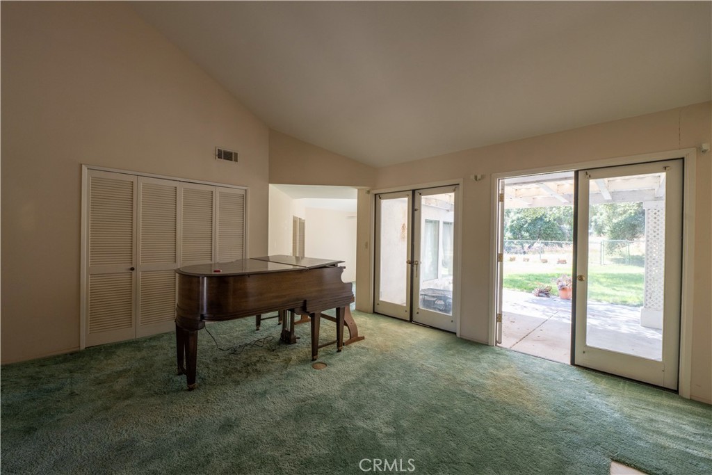 1042 Pellham Property Photo 7