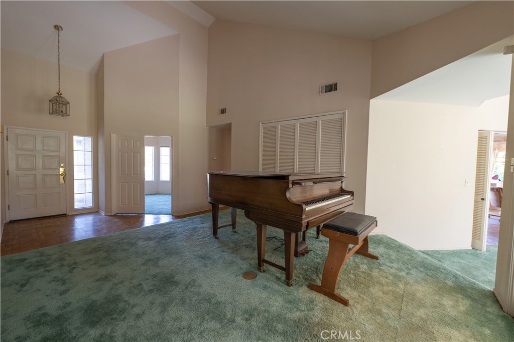 1042 Pellham Property Photo 8