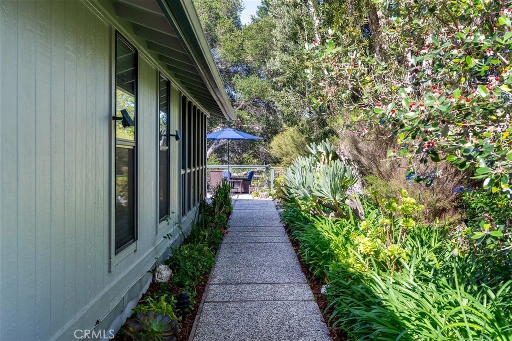 100 Sunrise Terrace Property Photo 2