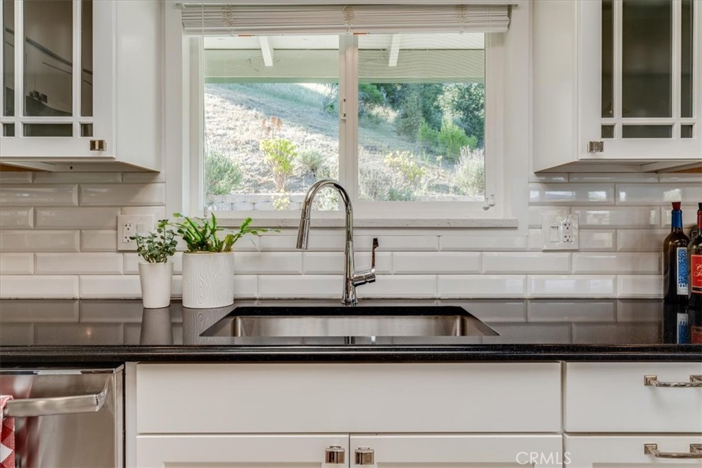 100 Sunrise Terrace Property Photo 12