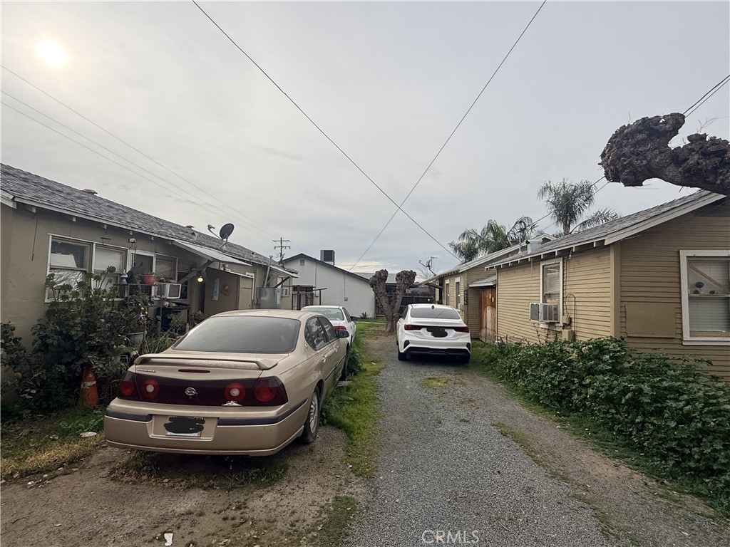 447 W Maple Property Photo 3