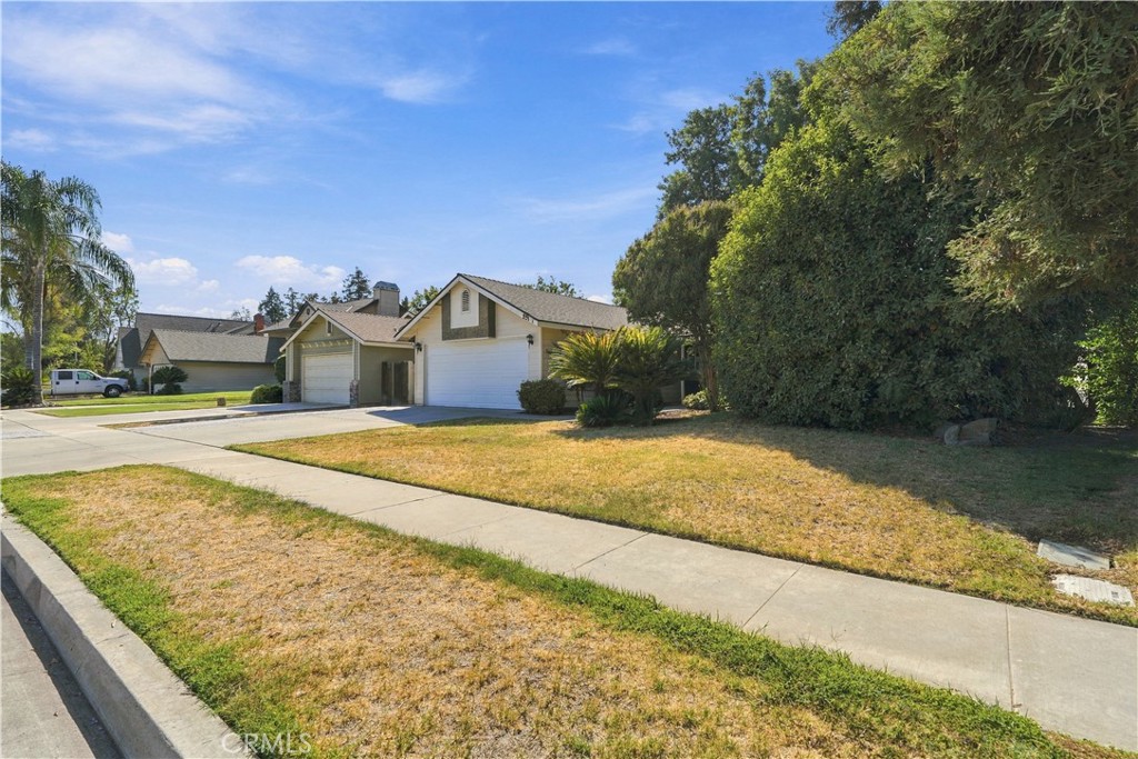 851 N Crenshaw Property Photo 3