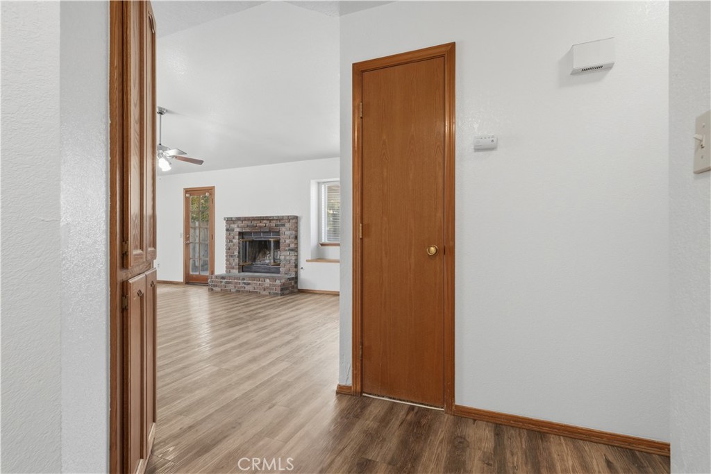 851 N Crenshaw Property Photo 4
