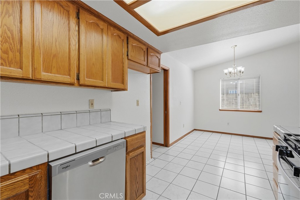 851 N Crenshaw Property Photo 15