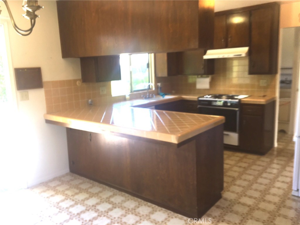 1559 Royal Way Property Photo 3