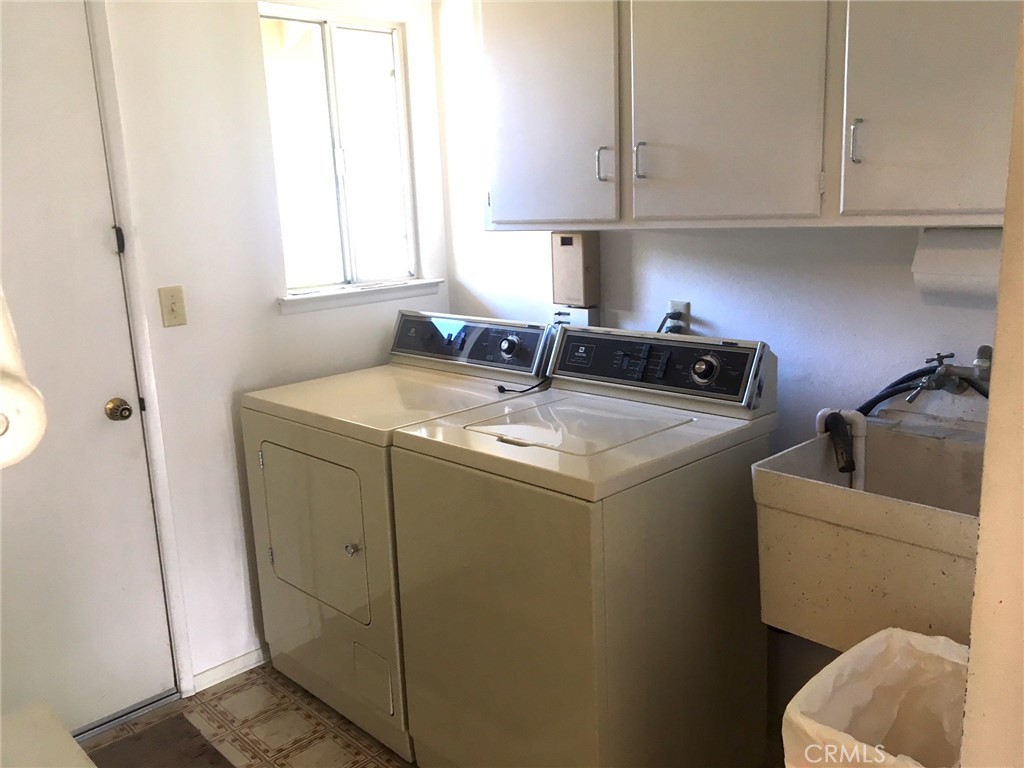 1559 Royal Way Property Photo 6