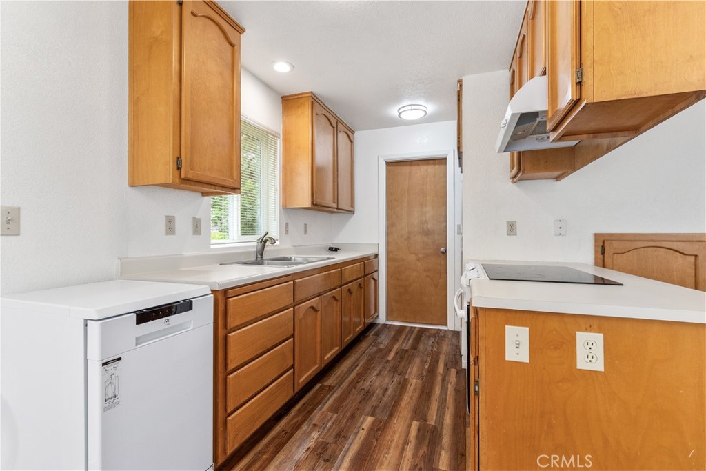 1580 Emerson Property Photo 8