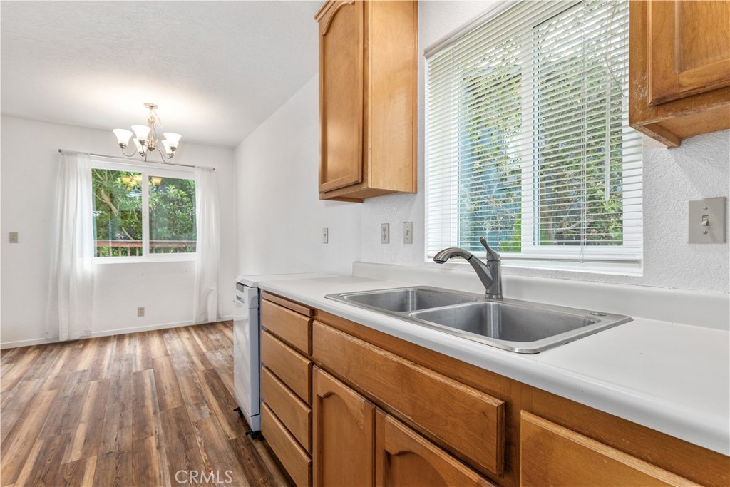 1580 Emerson Property Photo 10