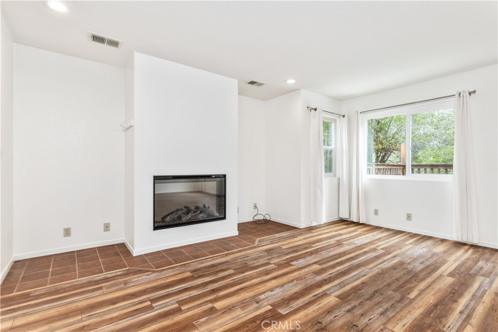 1580 Emerson Property Photo 11