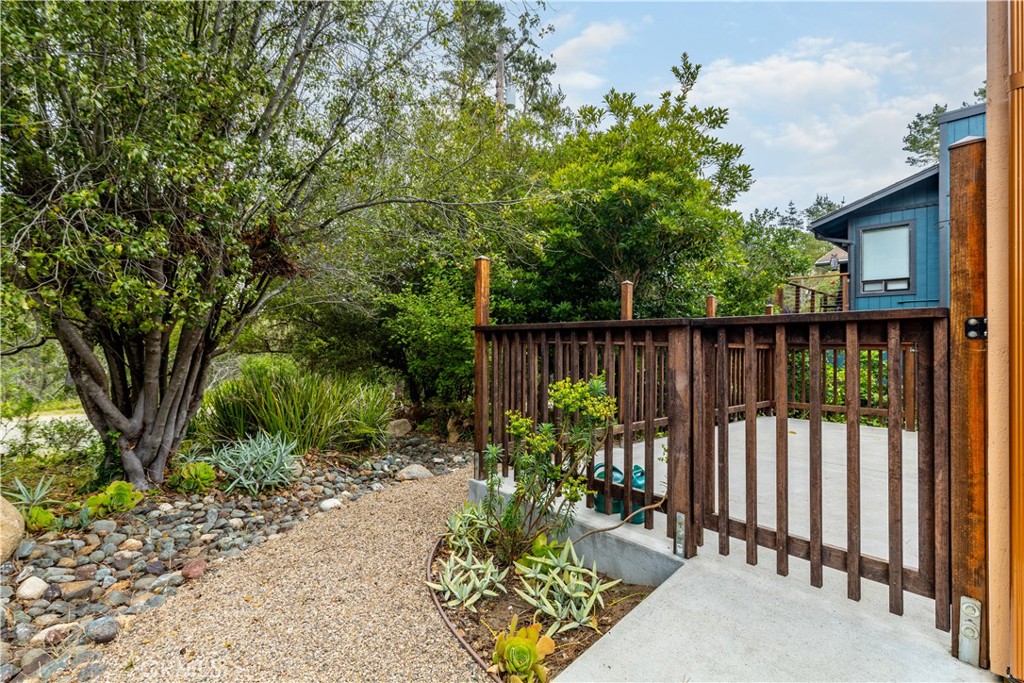 1580 Emerson Property Photo 21