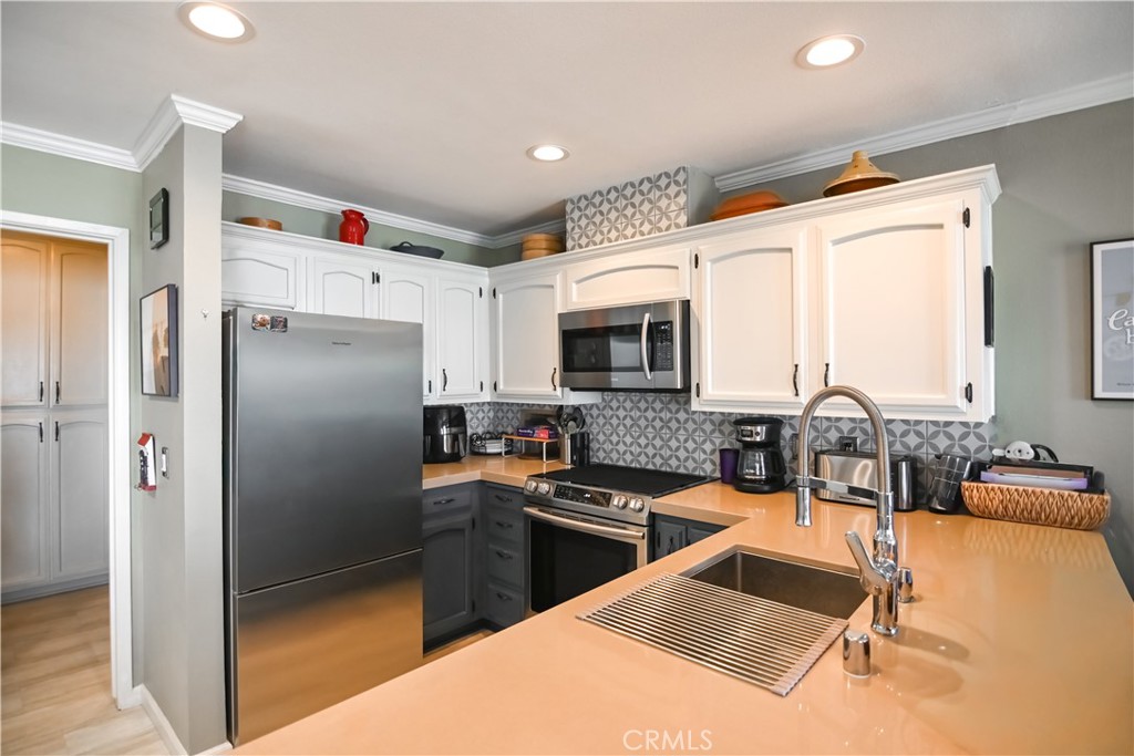 561 Lucerne Property Photo 16