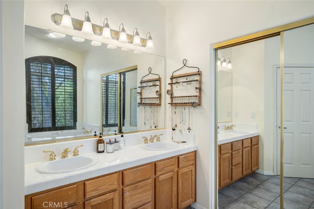981 Goldenrod Lane Property Photo 28