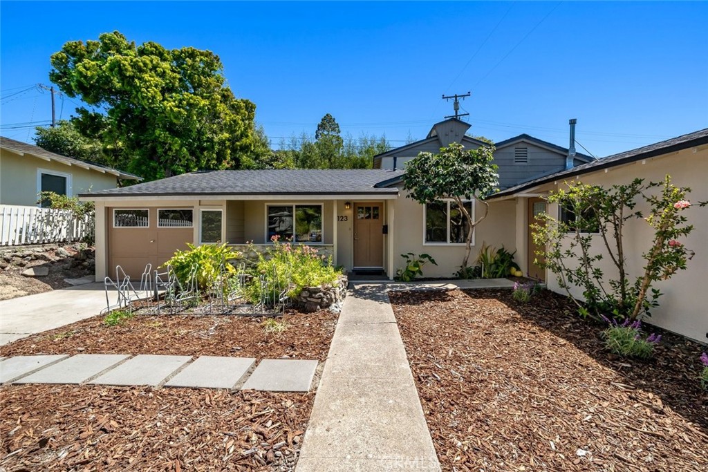 123 Ramona Property Photo 4