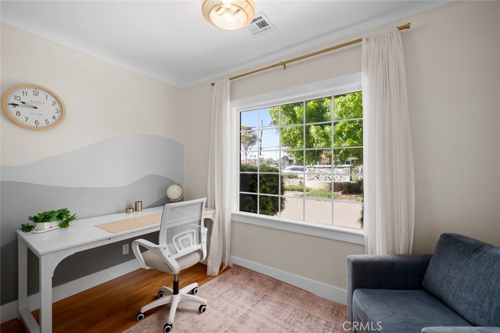 1136 E Grand Property Photo 11