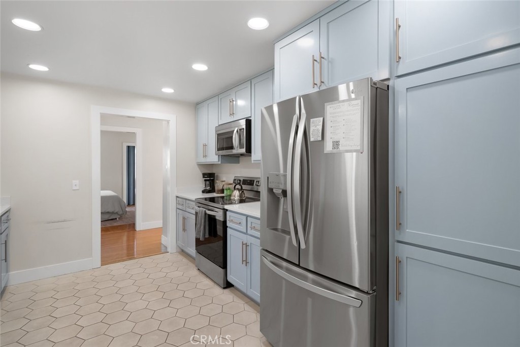 1136 E Grand Property Photo 15
