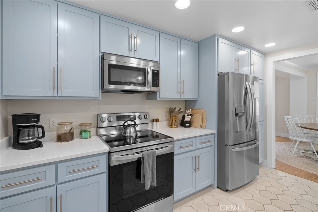 1136 E Grand Property Photo 16