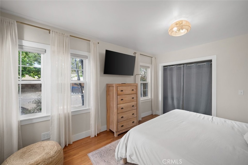 1136 E Grand Property Photo 19