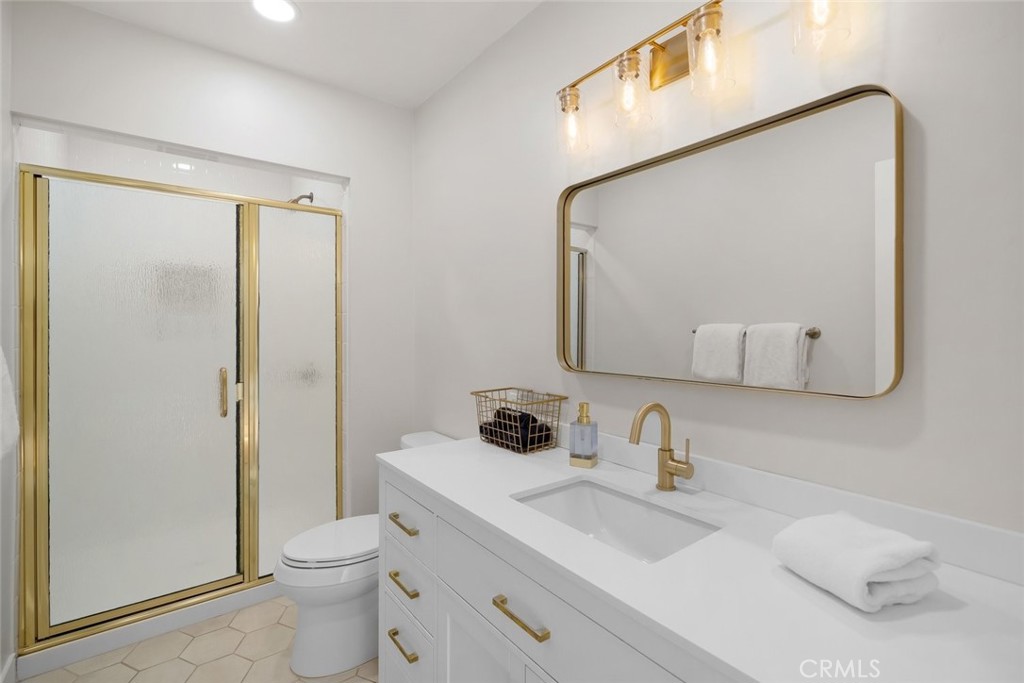 1136 E Grand Property Photo 21