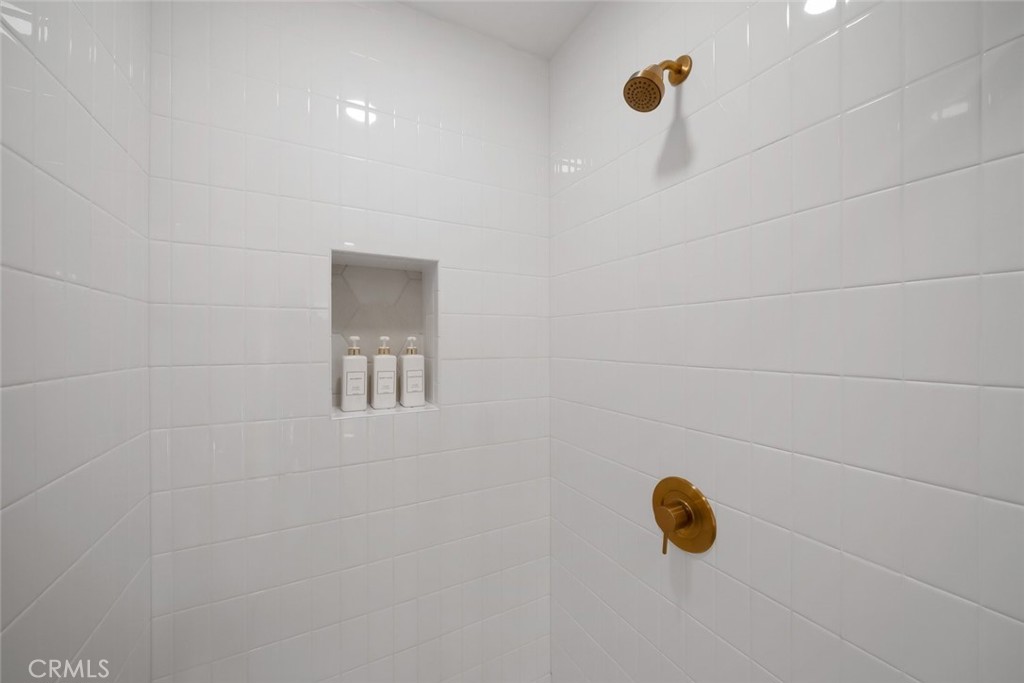 1136 E Grand Property Photo 22