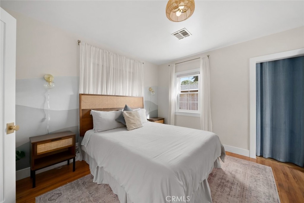 1136 E Grand Property Photo 23