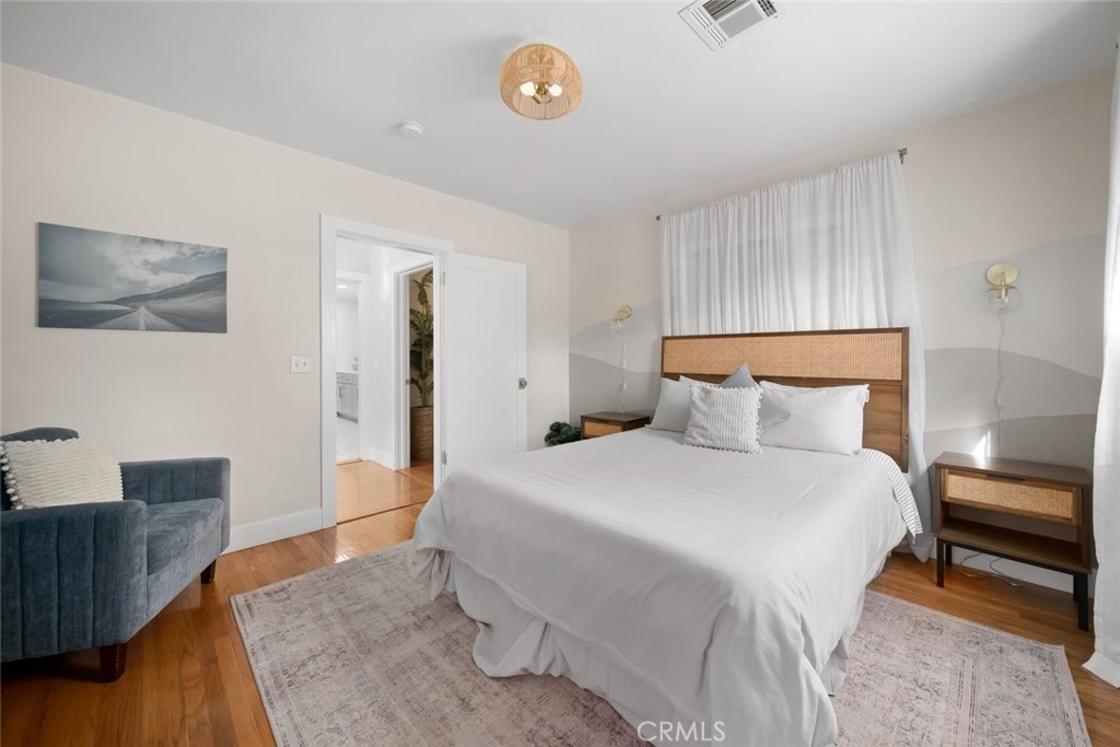 1136 E Grand Property Photo 25