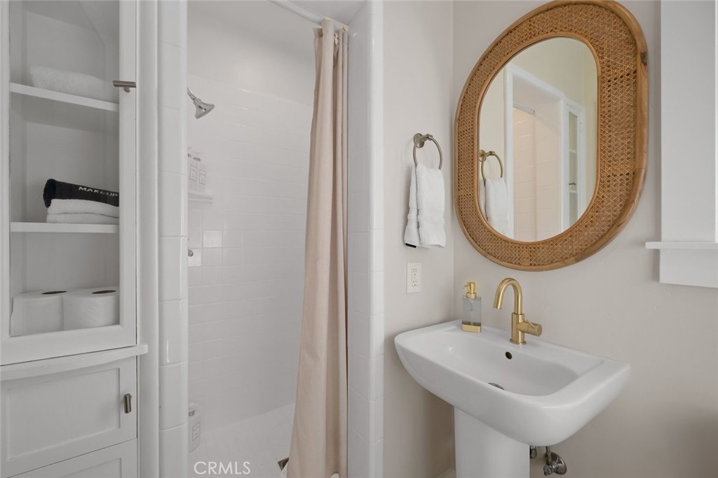 1136 E Grand Property Photo 26