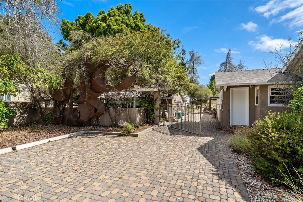 1136 E Grand Property Photo 39