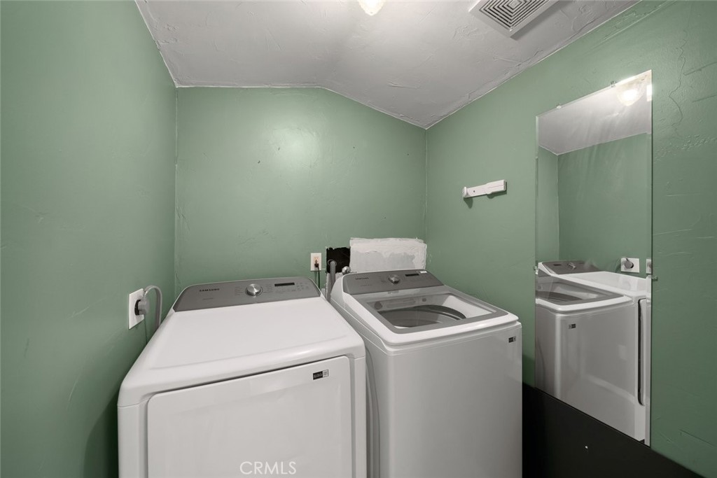 1136 E Grand Property Photo 54