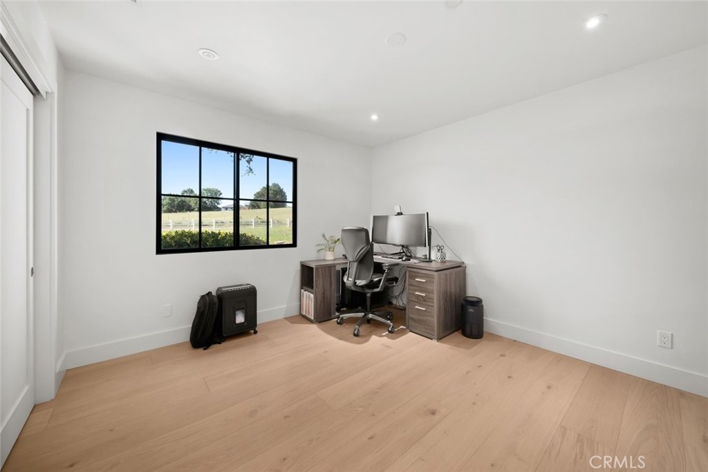 1090 Jordan Lane Property Photo 31