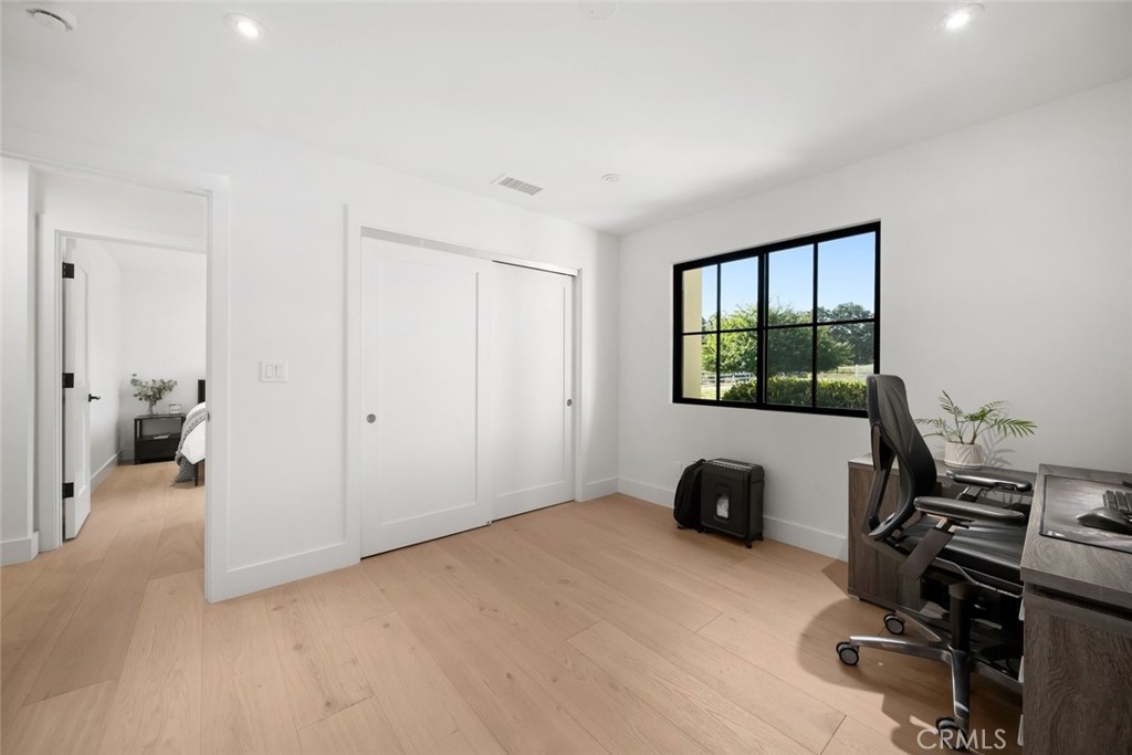1090 Jordan Lane Property Photo 32
