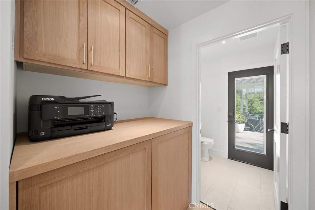 1090 Jordan Lane Property Photo 35